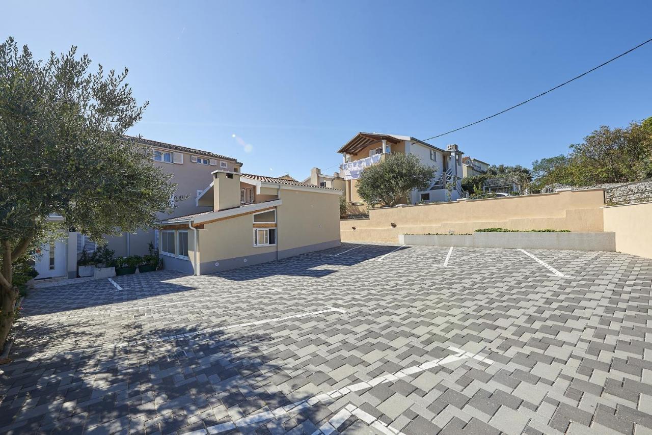 Apartments With A Parking Space Mavarstica, Ciovo - 17803 Trogir Exterior foto