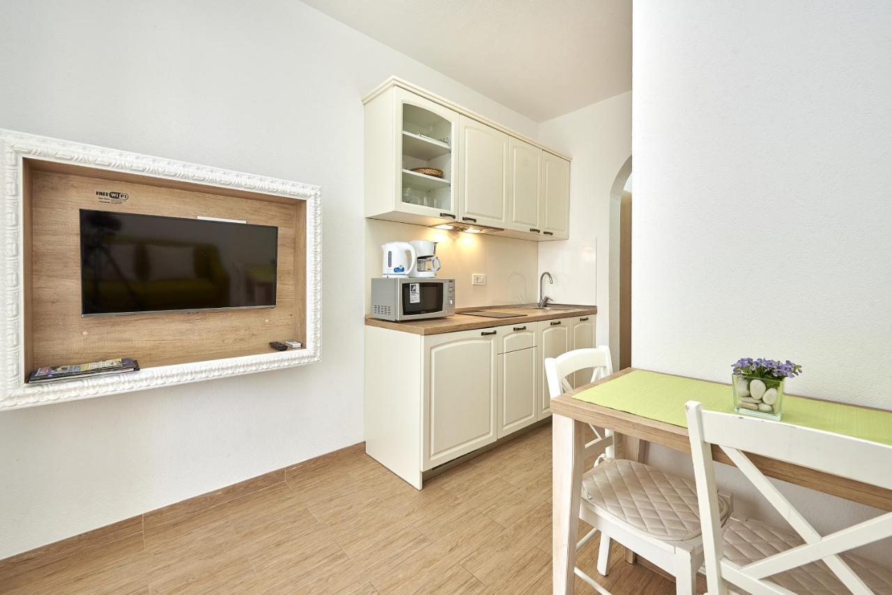 Apartments With A Parking Space Mavarstica, Ciovo - 17803 Trogir Exterior foto