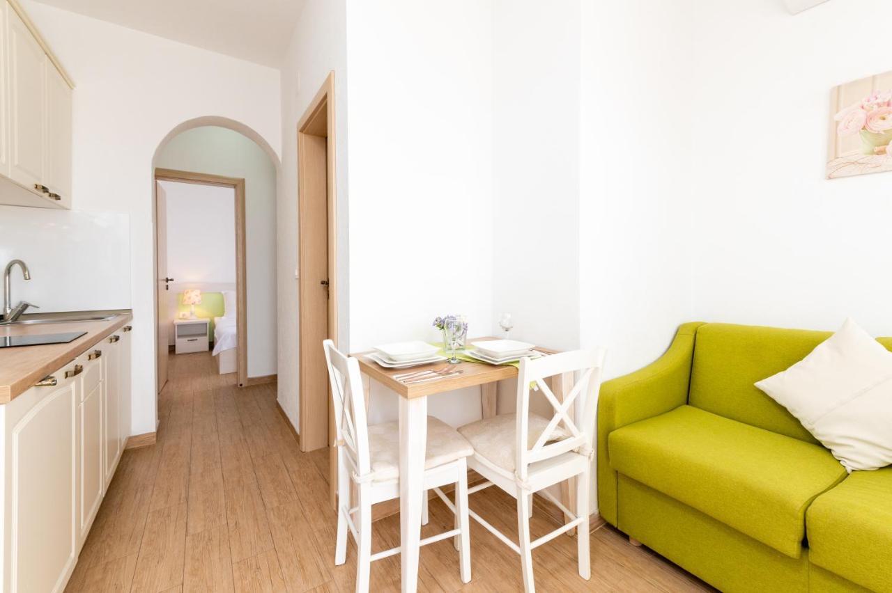 Apartments With A Parking Space Mavarstica, Ciovo - 17803 Trogir Exterior foto